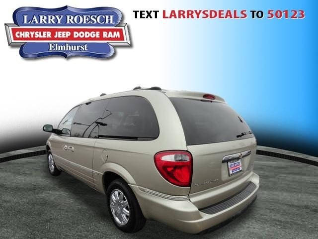 Chrysler Town and Country 2006 photo 1