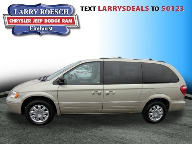 Chrysler Town and Country 2006 photo 2