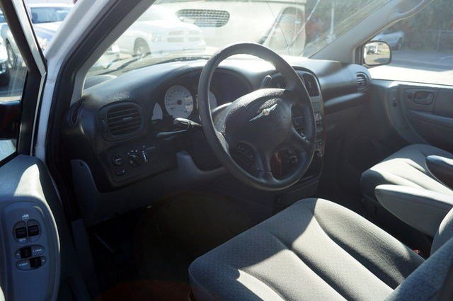Chrysler Town and Country 2006 photo 4