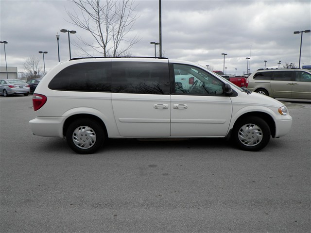 Chrysler Town and Country 2006 photo 4