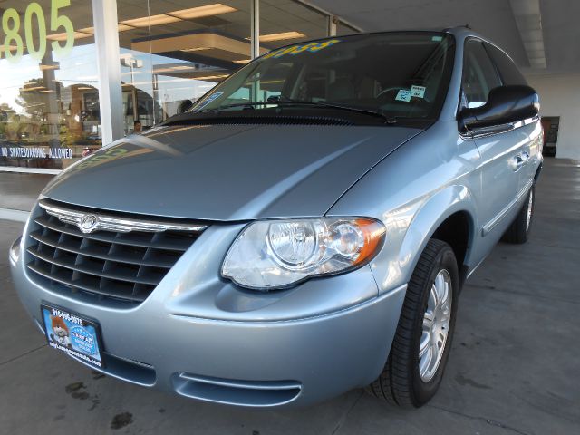 Chrysler Town and Country 2006 photo 4