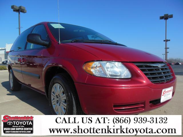 Chrysler Town and Country 2006 photo 3