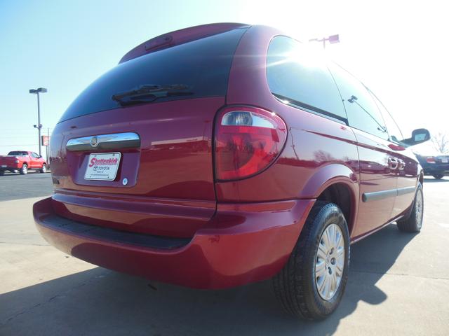Chrysler Town and Country 2006 photo 4