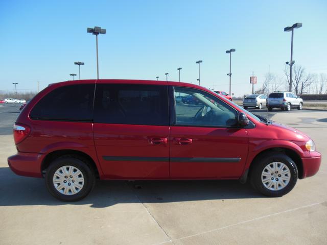 Chrysler Town and Country 2006 photo 5
