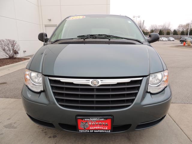 Chrysler Town and Country 2006 photo 4