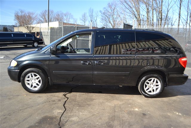 Chrysler Town and Country 2006 photo 1