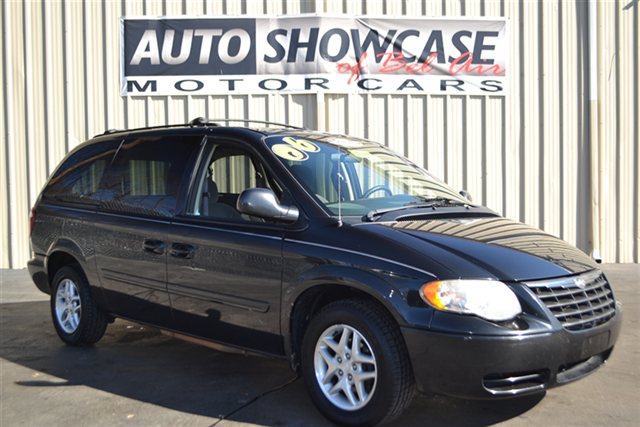 Chrysler Town and Country 2006 photo 5