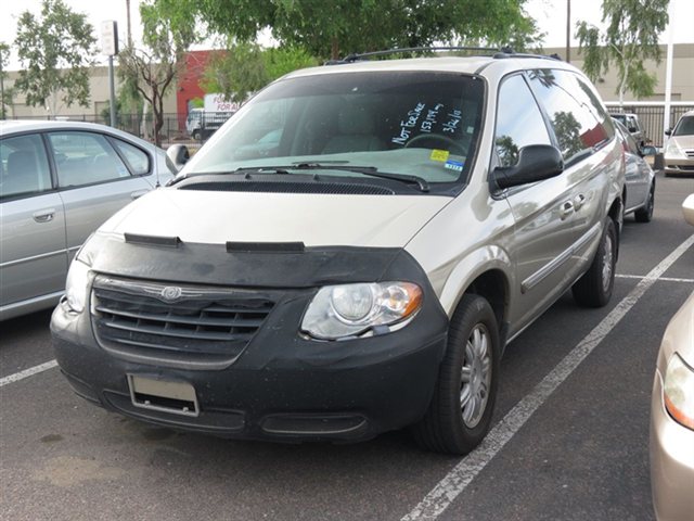 Chrysler Town and Country 2006 photo 1