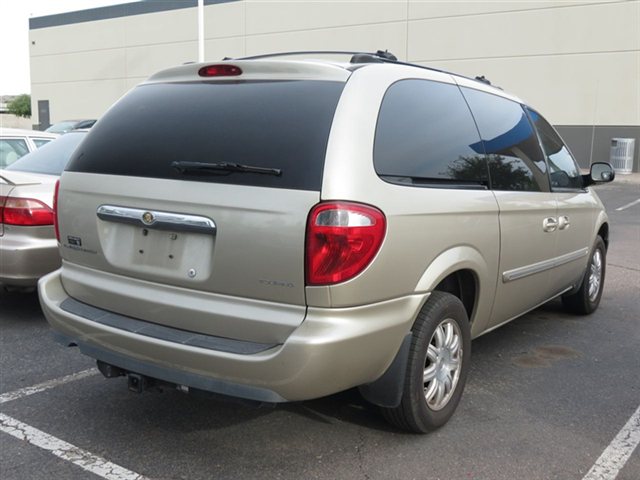 Chrysler Town and Country 2006 photo 5
