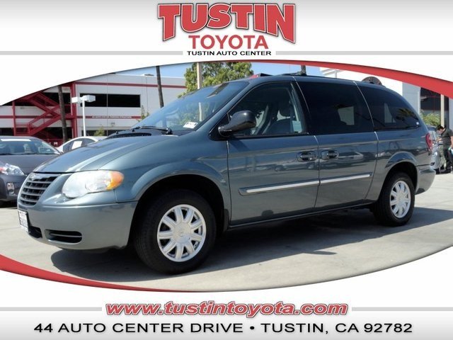 Chrysler Town and Country 2006 photo 5