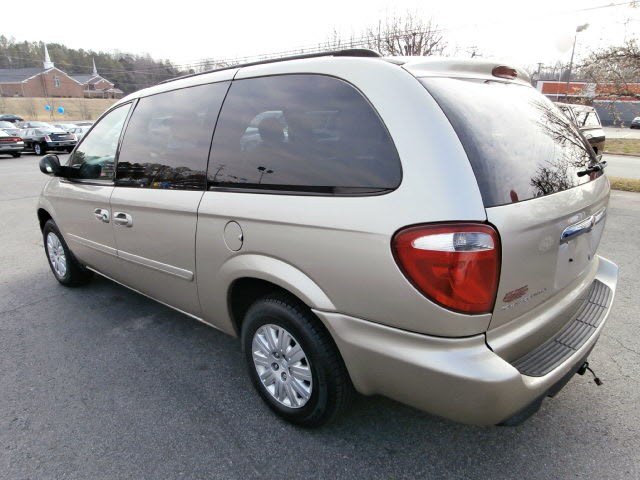 Chrysler Town and Country 2006 photo 4