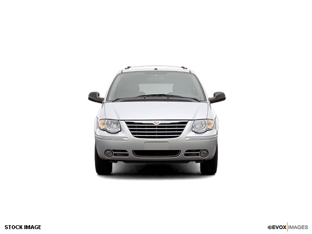 Chrysler Town and Country 2006 photo 1