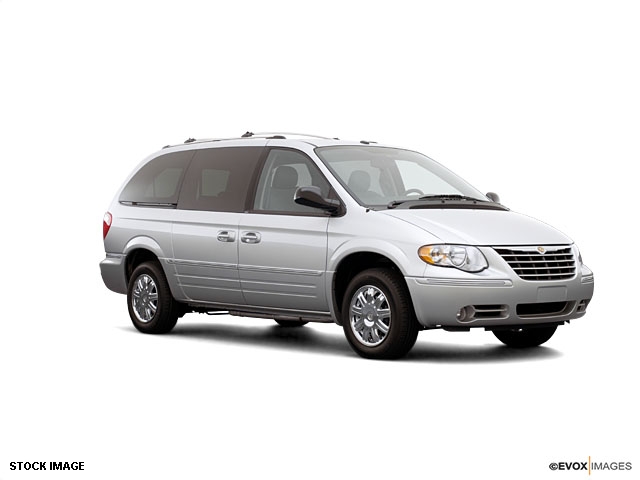 Chrysler Town and Country 2006 photo 2