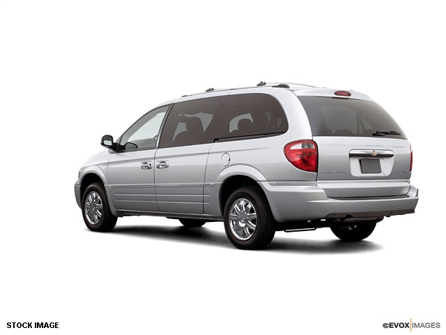 Chrysler Town and Country 2006 photo 4