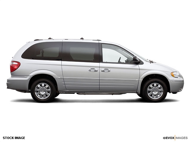 Chrysler Town and Country 2006 photo 5