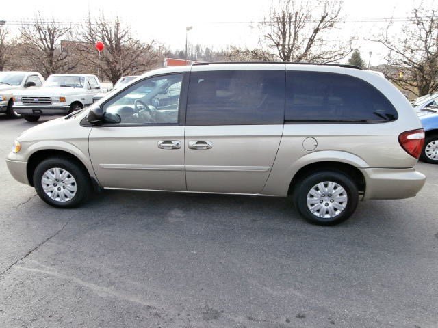 Chrysler Town and Country 2006 photo 1