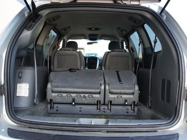 Chrysler Town and Country 2006 photo 1