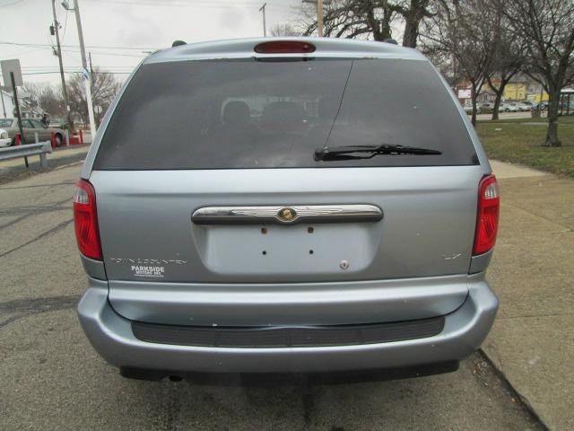 Chrysler Town and Country 2006 photo 1