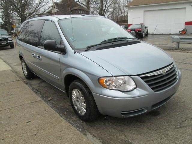 Chrysler Town and Country 2006 photo 5