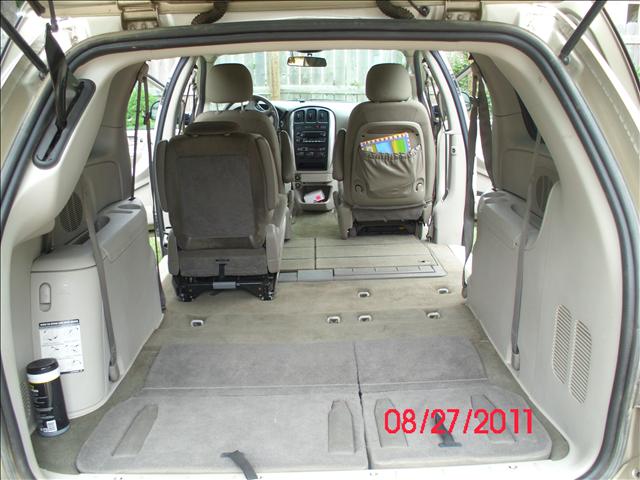 Chrysler Town and Country 2006 photo 4