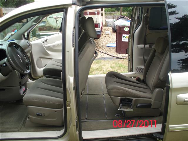 Chrysler Town and Country 2006 photo 5