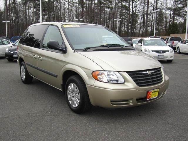Chrysler Town and Country 2007 photo 3