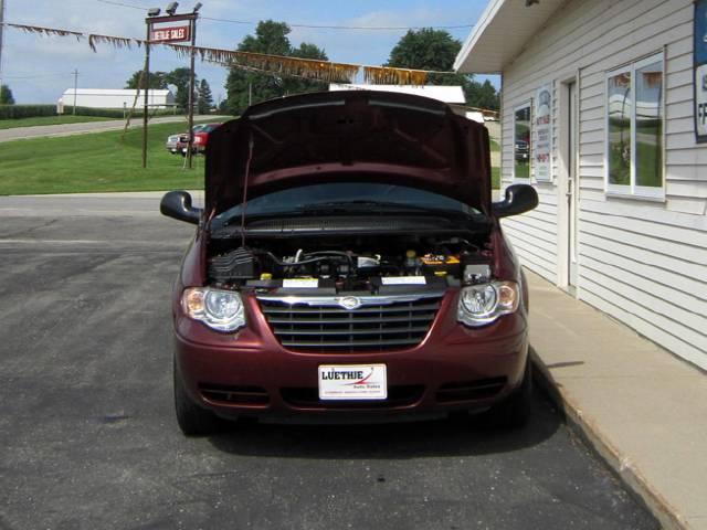 Chrysler Town and Country 2007 photo 5