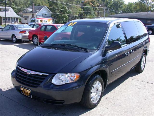 Chrysler Town and Country G35xs MiniVan
