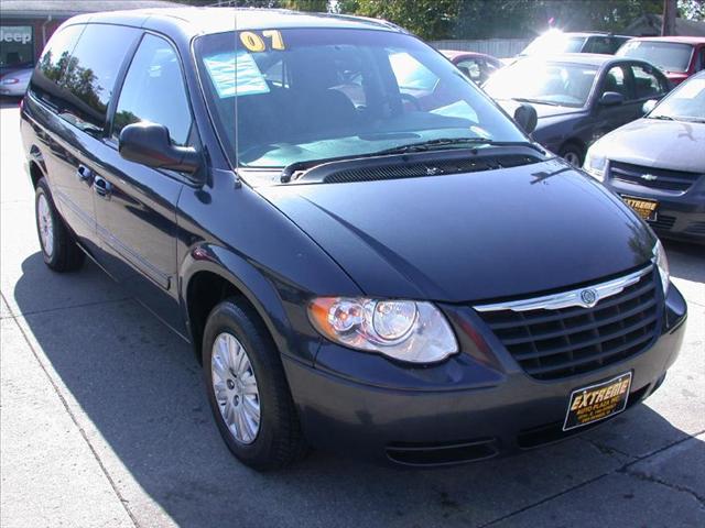 Chrysler Town and Country 2007 photo 1