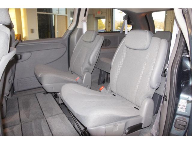 Chrysler Town and Country 2007 photo 3