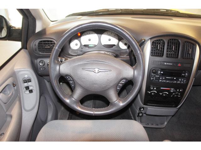 Chrysler Town and Country 2007 photo 5