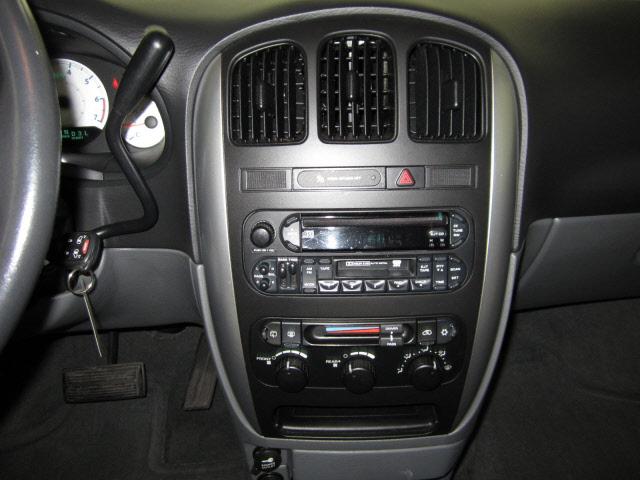 Chrysler Town and Country 2007 photo 3