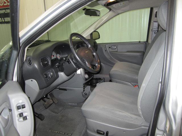 Chrysler Town and Country 2007 photo 4