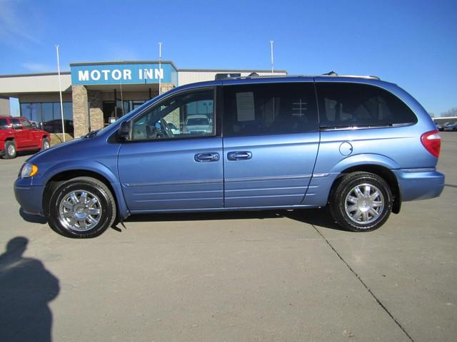 Chrysler Town and Country 2007 photo 1