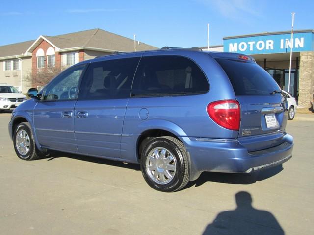 Chrysler Town and Country 2007 photo 4