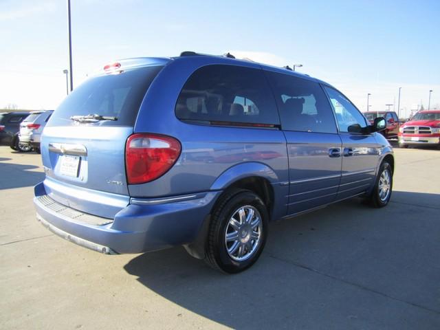 Chrysler Town and Country 2007 photo 5