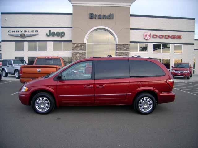 Chrysler Town and Country SLT 25 MiniVan