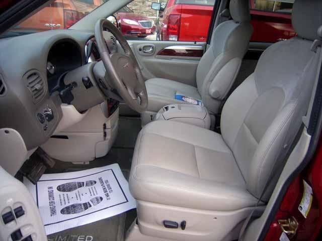 Chrysler Town and Country 2007 photo 4