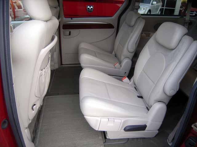 Chrysler Town and Country 2007 photo 5