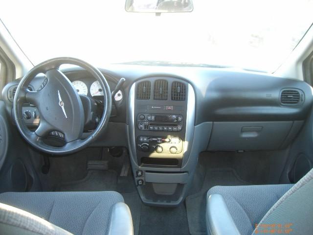 Chrysler Town and Country 2007 photo 3