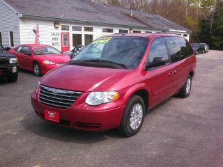 Chrysler Town and Country LS Flex Fuel 4x4 This Is One Of Our Best Bargains MiniVan