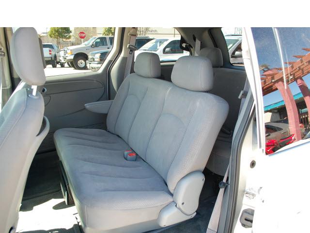 Chrysler Town and Country 2007 photo 3