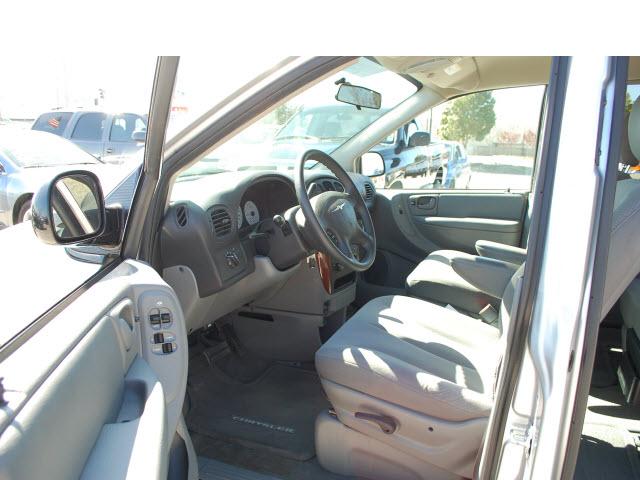Chrysler Town and Country 2007 photo 5