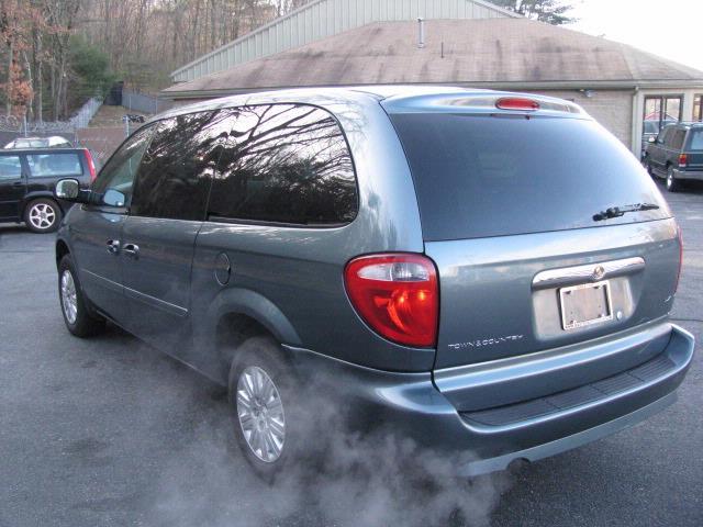 Chrysler Town and Country 2007 photo 1