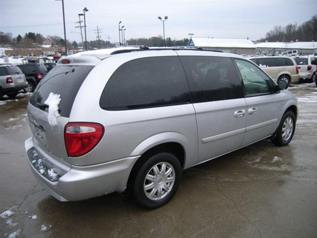 Chrysler Town and Country 2007 photo 1