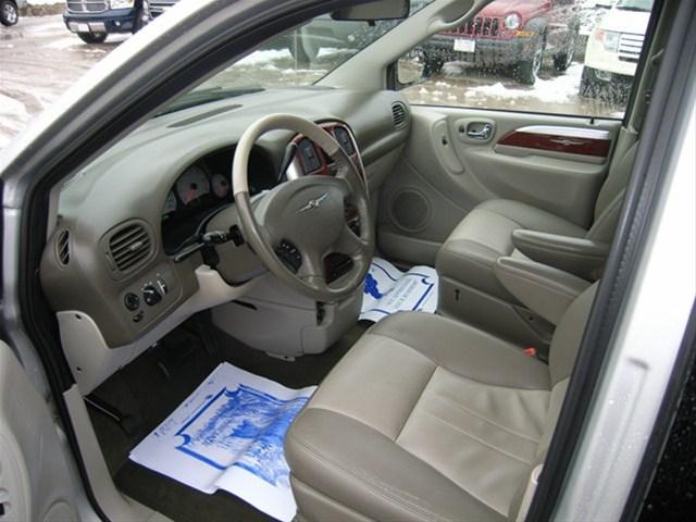 Chrysler Town and Country 2007 photo 3