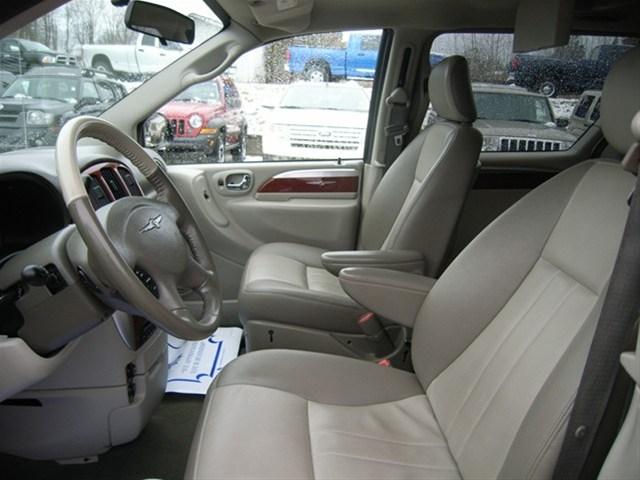 Chrysler Town and Country 2007 photo 4