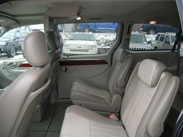 Chrysler Town and Country 2007 photo 5