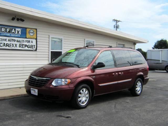 Chrysler Town and Country 2007 photo 1