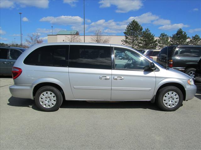Chrysler Town and Country 2007 photo 3